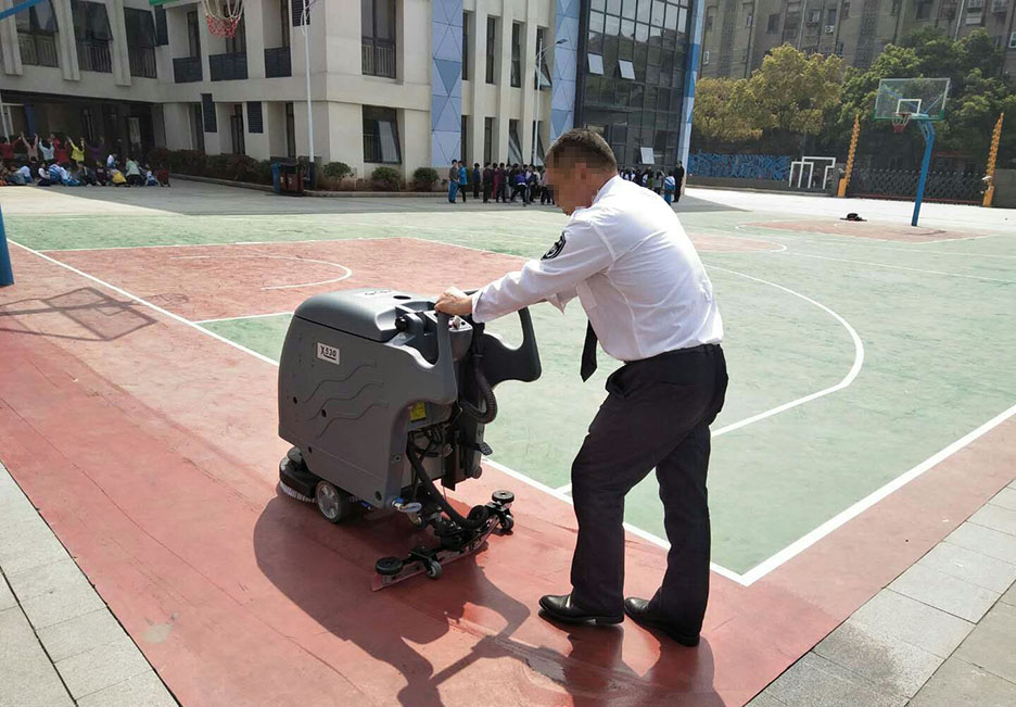 江西大型清潔設備多功能洗地機和電動<a href=http://www.bzlyg.com target=_blank class=infotextkey>掃地車生產(chǎn)廠</a>